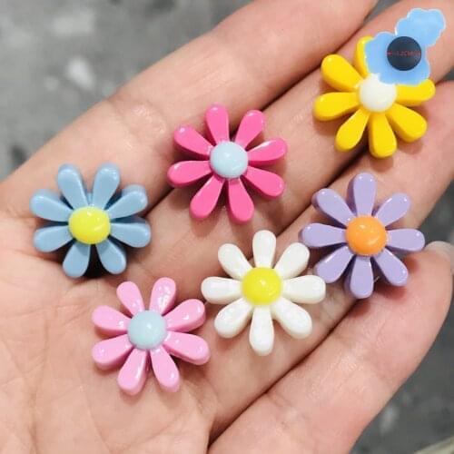 New Arrival 1pcs Resin Daisy Flower Shoes Accessories Girls Garden Shoe Decorations Fit Croc Jibz Charm Wristband