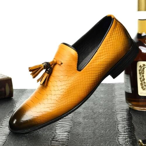 Business Pointed Flat Shoes Men Designer Formal Dress Carved Leather Shoes Mens Loafers Festival Party Wedding Shoes Big Size