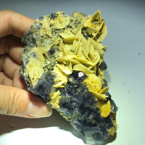 223gNatural purple fluorite phosphate iron brass crystal mineral stone furniture decoration wheel vein healing teaching specimen