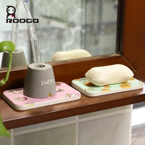 Roogo Creative Drain Non-slip PVC Soap Pad Keeps Mold Dry-Resistant Soap Mat Eco-Friendly Soap Dish Bathroom