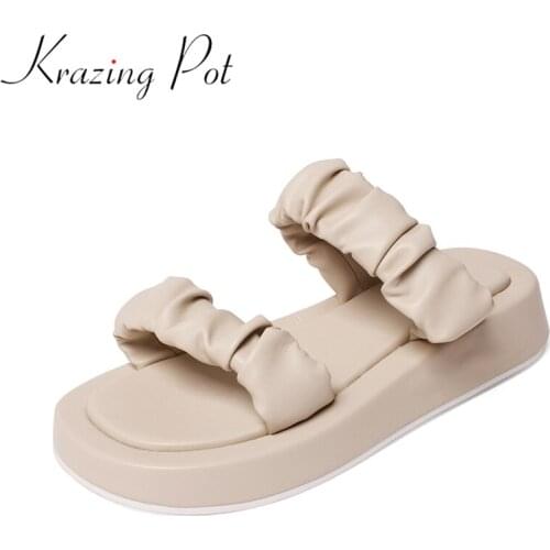 Krazing Pot 2021 high quality pleated women outside slippers thick bottom mules classics slip on vacation casual summer shoes