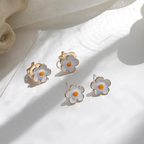 Fresh Korean Version Cute Flower Earrings with Clips Women Simple Dripping Oil Flower Earrings Small Clip on Earrings No Hole