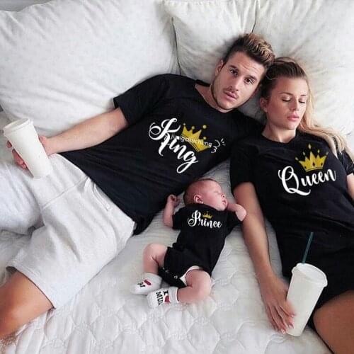 1pc Funny King Queen Prince Princess Family Matching Tshirts Gold Crown Print Father Son Mother and Daughter Shirts Baby Outfits