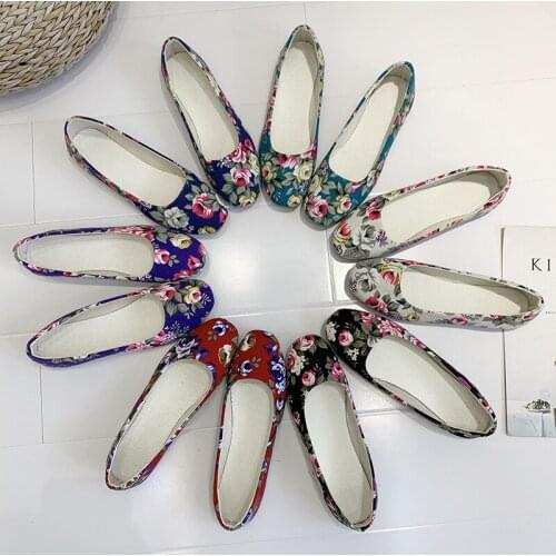 2021 Spring and Summer New Large Size Womens Flat Shoes Casual Rose Flower Shallow Mouth Single Shoes Flat Mother Shoes 43