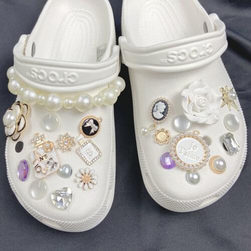 2021 Luxury Croc Charms Fashion Charms for Crocs DIY Small Fragrance Pearl Chain Shoe Charms Bundle Material Croc Decoration