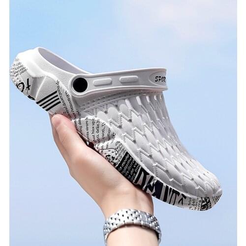 Summer Beach Sandals Clogs Men Women Couple Rubber Slippers Casual Shoes Size 36-47 Lightweight Breathable 2021 New Fashion