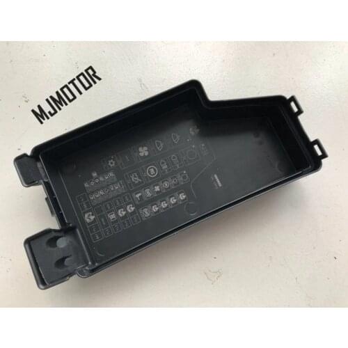 Fuse cover plastic upper and base for Chinese SAIC ROEWE MG3 1.3L 1.5L Engine Auto car motor parts 10082754 / 10101337