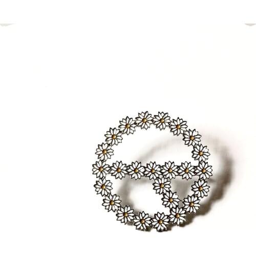 Beautiful Enamel Pin Cute daisies Brooches For Women Lapel Pins For Backpacks Clothes Bouquet Badges Jewelry Wholesale