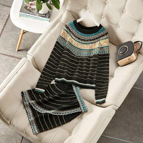 Autumn 2019 new European and American womens wear skirts gold stripe sweater with long sleeves Fashion knitted suit