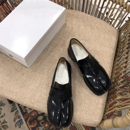 Akamatsu Women's Loafers