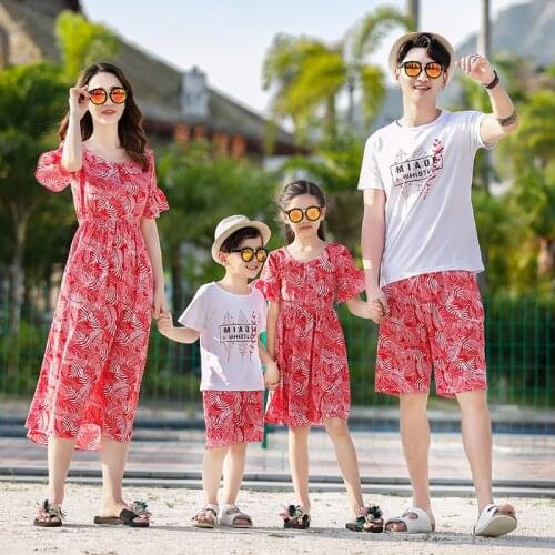 Family Matching Clothes Summer Beach Mother Daughter Dress Dad Son Cotton T-shirt &Shorts Family Look Holiday Couple Outfits