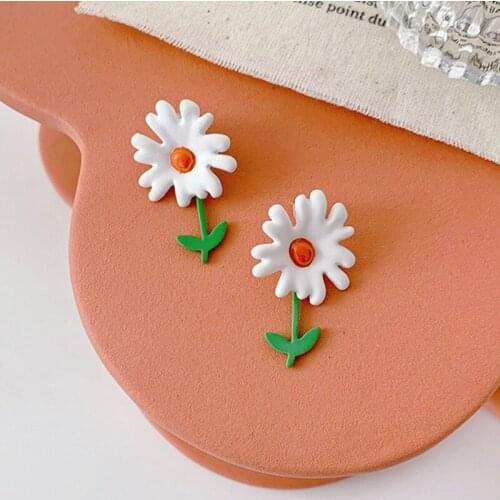 White Daisy Flower Earrings for Women Painted Green Leaf Earrings Summer Trendy Two-Wear Stud Earrings Hanging Ear Clip Dangle
