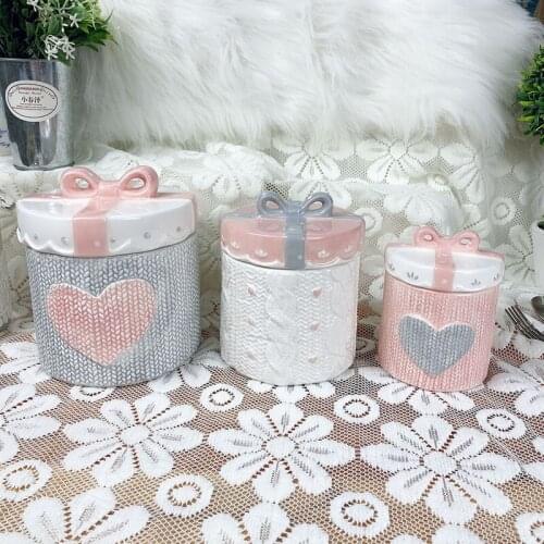 European Ceramic Storage Jars with Lid Relief Cereal Dispenser Living Room Desktop Snacks Organizer Tank Painted Home Decoration