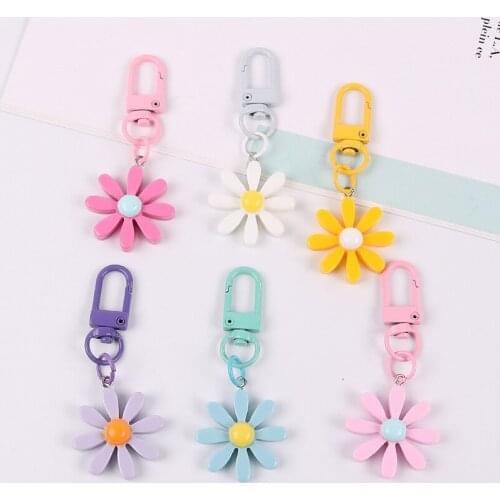 Cute Flower Daisy Keychain For Women And Men Charm Flower Bag Car Pendant Key Holder Small Daisy Keychain Jewerly