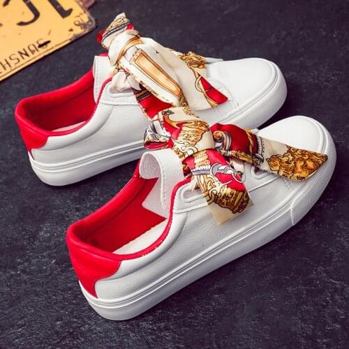 Small white shoes women 2020 spring and autumn new versatile low top board shoes street shot Korean fashion ethnic ribbon casual