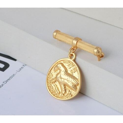 Niche design French retro matte gold relief Eagle fashion simple Brooch girl