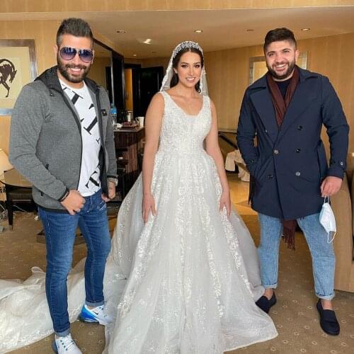 2021 Lace Wedding Dresses In Dubai V Neck Sleeveless Lace-up Back Ball Gown Tulle Bridal Wedding Dressing Gowns