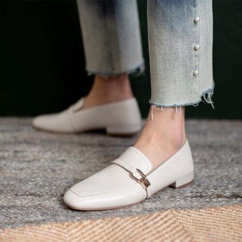 2021 New Shallow Round Toe Shoes For Women Hanged Metal Band Design Shoes Woman Heels Genuine Leather Low Heels Pumps Female