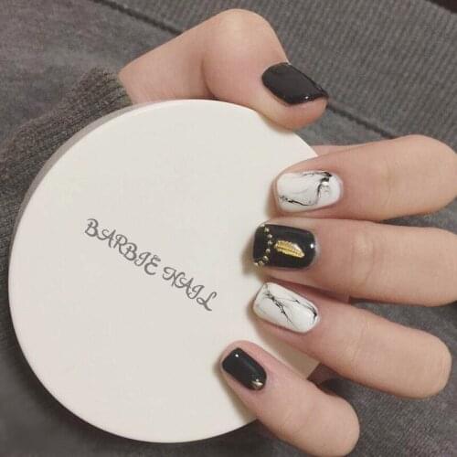 Trend black and white marble false nails with feather pattern rivet 3d false nails cute short size lady full nail tips