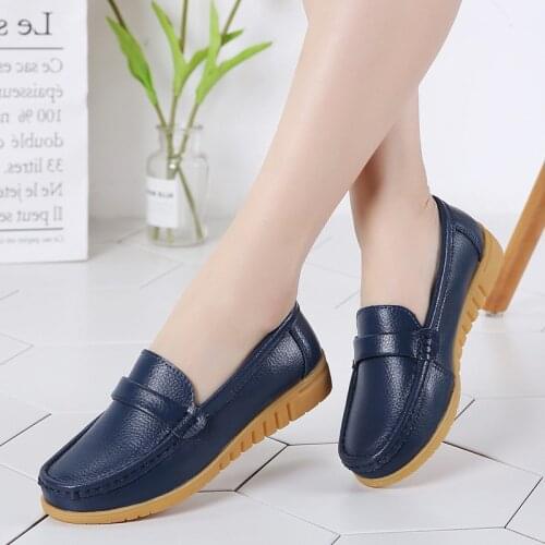 Women Genuine Leather shoes middle-aged mother shoes Female Slip on casual flat shoes soft new work shoes Plus Size 43
