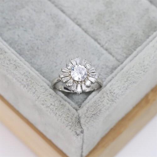 Best selling European and American S925 silver fashion wedding ring zircon snowflake crystal luxury jewelry womens gifts