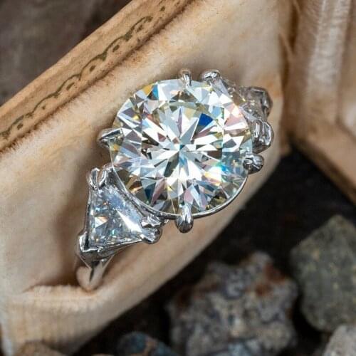 YSDLJG Fashion Style Female Rings with Dazzling White Crystal Cubic Zirconia Accessories Dance Party Fashion Jewelry for Women