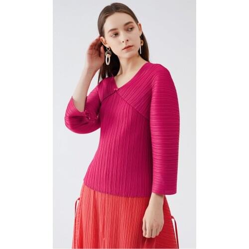 HOT SELLING Fashionable loose three quarter fold in pure color v- neck T-shirt IN STOCK