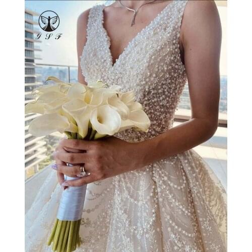 2022 Luxury Wedding Dresses Plunging V Neck Beaded Pearls Glitter Sleeveless Bling Bling Robe De Mariee