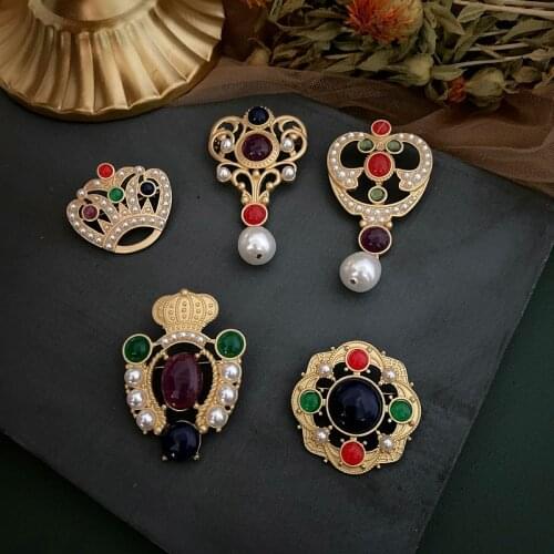 2020 Direct Selling Tin Alloy Enamel Pin Western New Style Court Retro Matte Pearl Color Brooch French Simple And Luxurious Pin