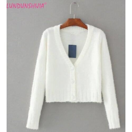 LUNDUNSHIJIA 2017 Cardigan Sweater Women Cashmere V-neck Fashion Super Short Style Design Black White Plush Sweater Woman