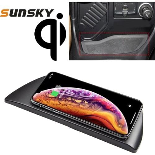 Car Charger Qi Standard Wireless Charger 10W Quick Charging for Jeep Renegade 2015-2018 Auto Smart Phone Holder Left Driving