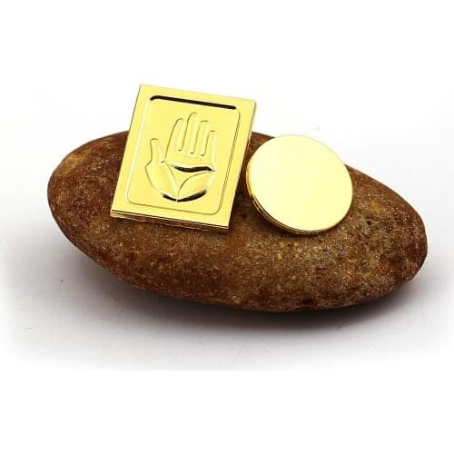 Wholesale 10pair/lot Casual Mens Brooch Cartoon JOJOS Bizarre Adventure Men Brooches Shaped Page Pin Pattern