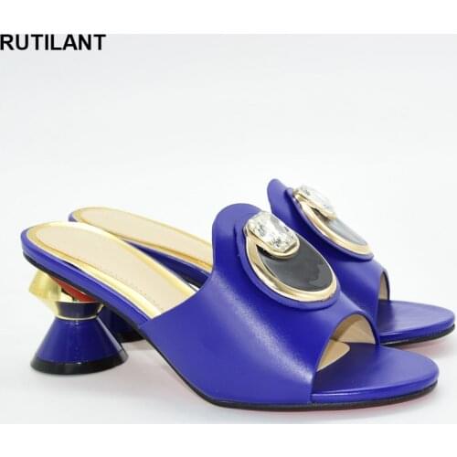 2021 Elegant Style Nigerian Women Shoes In Blue Color Comfortable Heels Decorate with Rhinestone for Wedding Party African Pumps