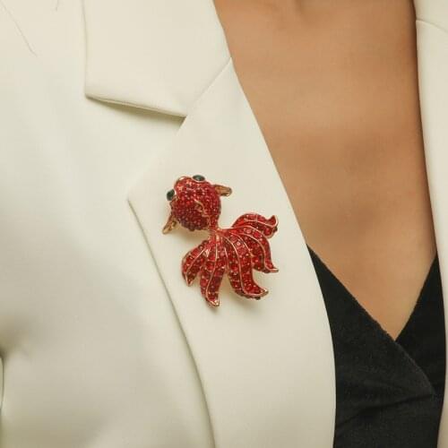 Lovely Full Red Rhinestones Pave Carp Fish Brooch Pins for Women Lady Fish Brooches Fashion Party Jewelry Dress Accessories