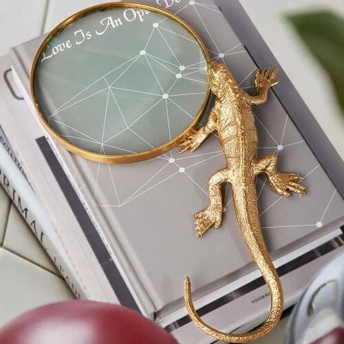 Luxtry Golden Brass Gecko Figurines With Magnifier Decoration Home Office Study Desktop Decorations Furnishing Accessories