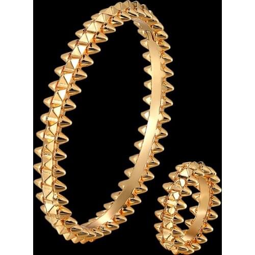 Simple bangle and ring jewelry set copper material popular jewelry with a cone on both sides and a square cone in the middle