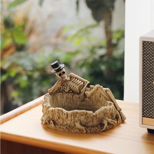 Creative Skull Ashtray Vintage Resin Skeleton Figurine Sculpture Cigarette Ash Container Halloween Home Bar Party Ornament
