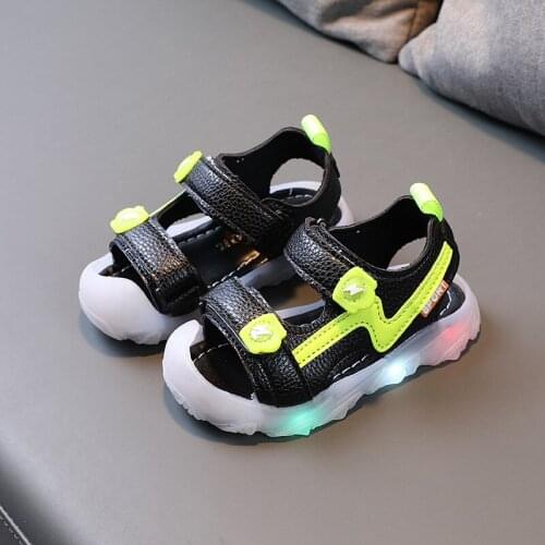 Summer New Girls Sandals Boys Korean Beach Shoes LED Lighting Shoes Children Baotou Baby Sandals Shoes for Kids Girls