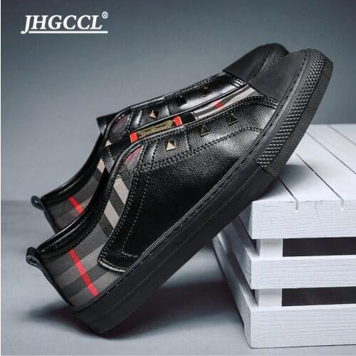 New black rivet sneaker mens wear designer shoes for a couple of luxury casual and comfortable casual shoes A30