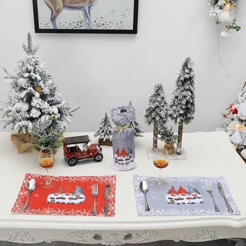Newest Arrival Christmas Placemats Non Slip Heat-Resistant Holiday Table Mats with Gnome Pattern for Kitchen Dinner