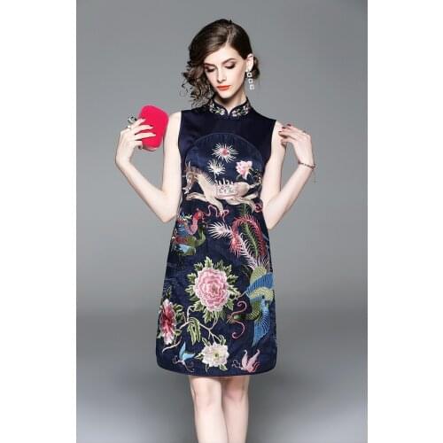 Autumn new fashion original design Chinese style peacock Embroidered big size cheongsam sleeveless dress with silk for women