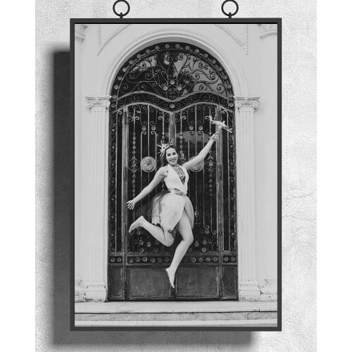 R0334 Black and White Jump Up Sexy Beautiful Girl Model Wall Sticker Silk Poster Art Home Decoration