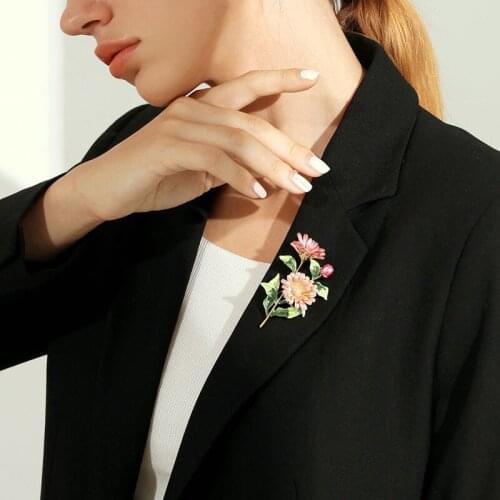 Fashion Brooches Daisy Flower Enamel Pin Womens Brooches Pins Bouquet Clothes Jewelry Gift For Women Dress Accessories