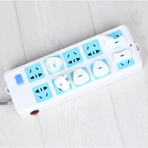 Child-proof safety and electric shock-proof socket cover for two-hole socket