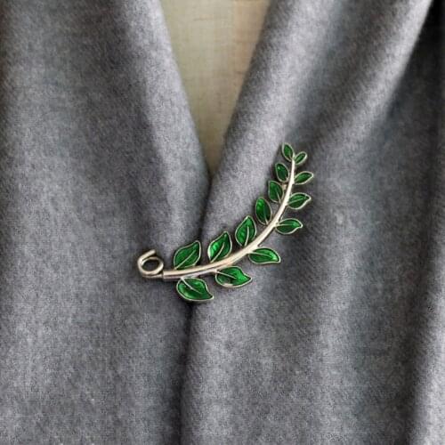 Fashion Green Leaves Trendy Brooches Female Enamel Lapel Pins Sweater Shawl Scarf Buckle Cardigan Coat Dress Women Accessories
