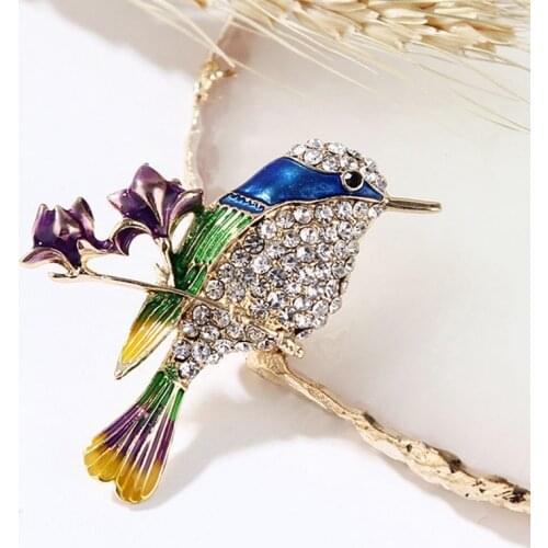 Vintage Magpie Rhinestone Brooch Red Rose Bird Enamel Pins For Women Retro Style Coat Career Suit Scarf Accessories Jewelry Gift