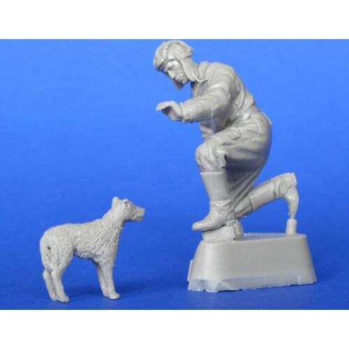 1/35 Resin Model Building Kit Figure Soldier with dog