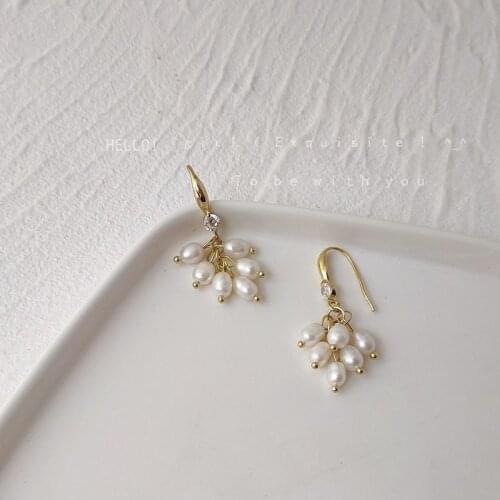 Simple Fashion Gold Plated Small Natural Pearls Hook Earrings for Women Elegant French Style Earring Handmade Jewelry 2021