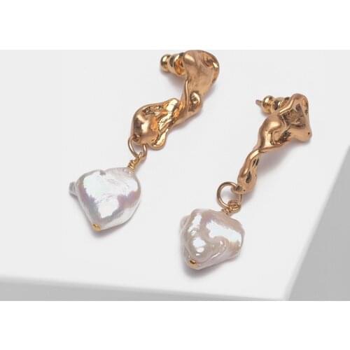 Amorita boutique Irregular asymmetrical design for stylish pearl drop earrings