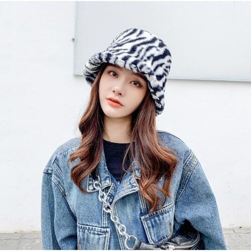 2020 Bucket Hats for Women White Black Striped Zebra Printed Cap Faux Fur Plush Outdoor Warm Soft Velvet Winter Fisherman Cap